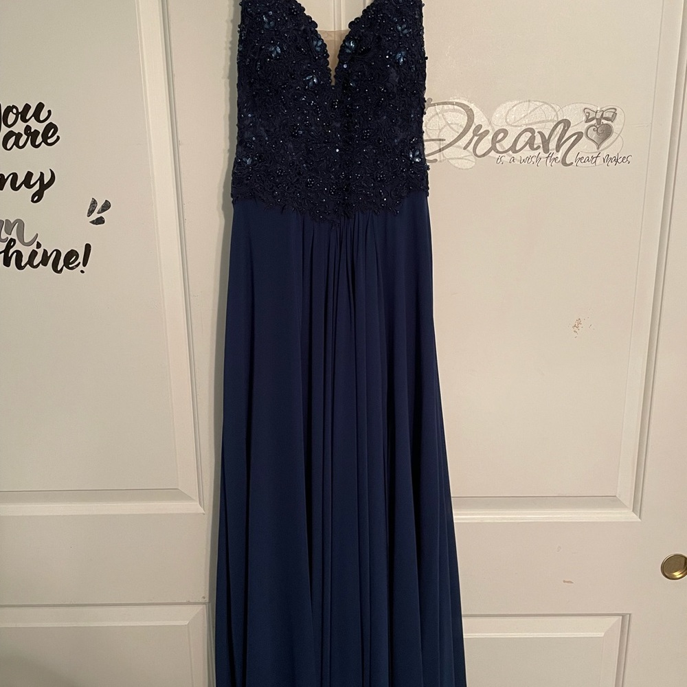 Gown/dress